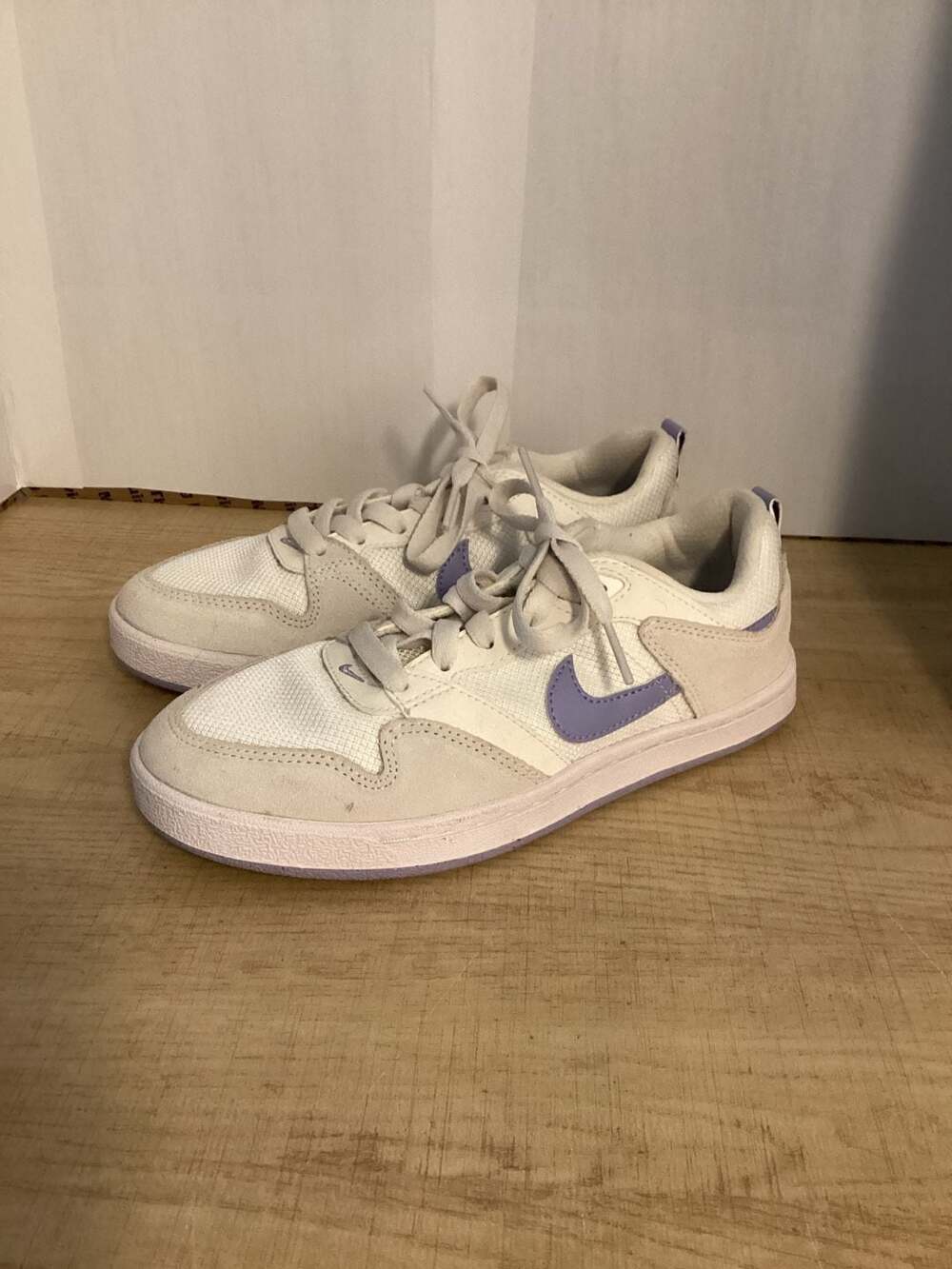 Nike SB Alleyoop Size 5.5 White Purple Skate Shoes